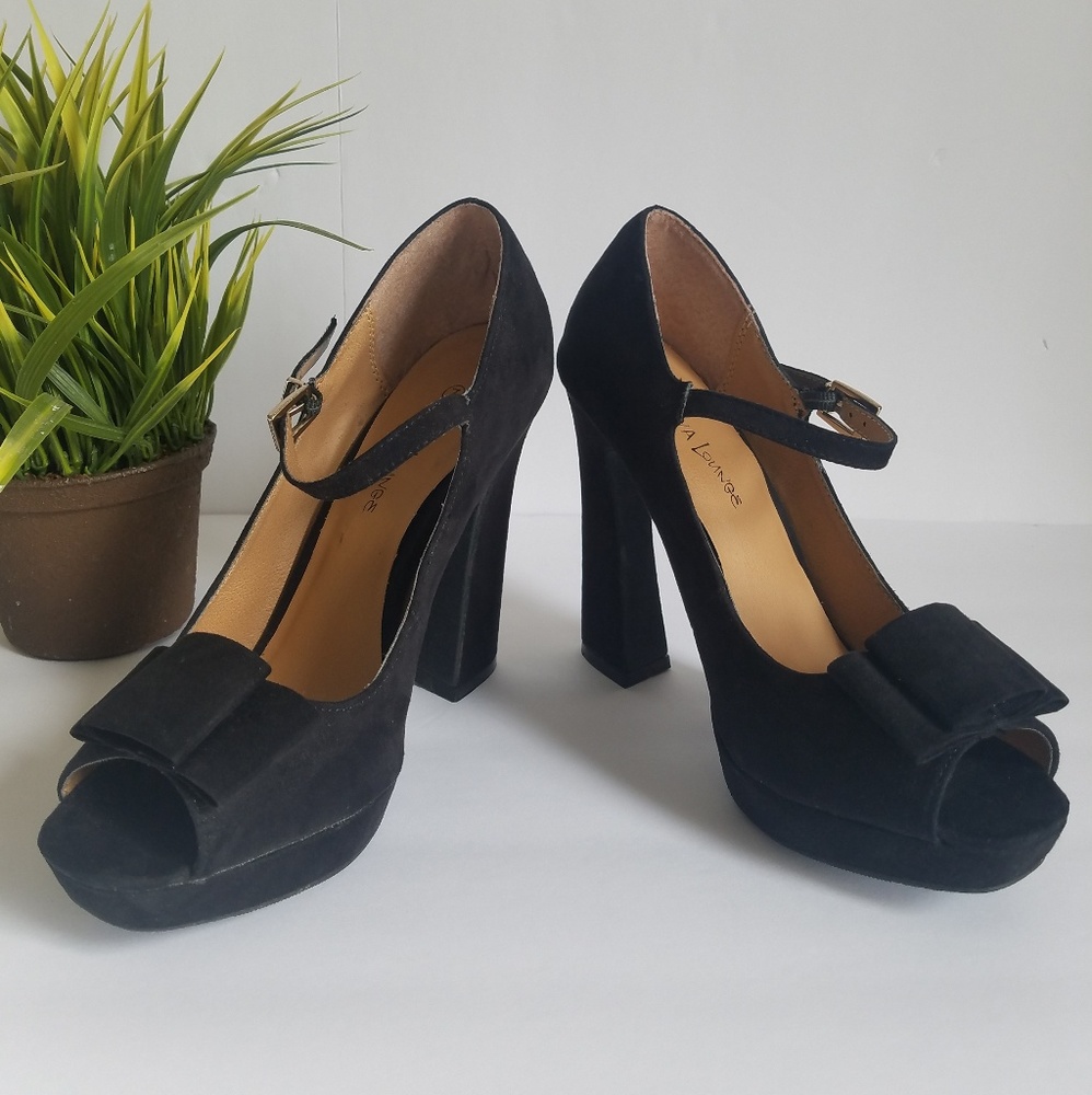 DIVA LOUNGES HEELS BLACK SUEDE SIZE 7